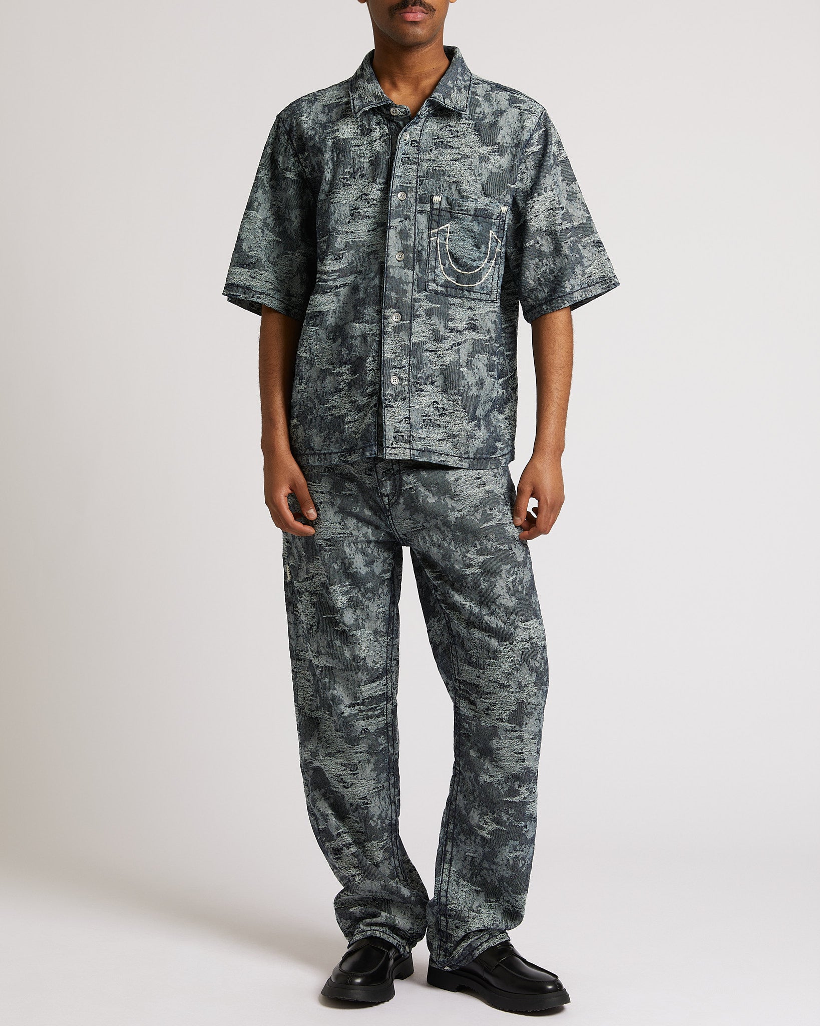 BOBBY SUPERT FLAP 32" JACQUARD - MIDNIGHT RIDER DARK WASH
