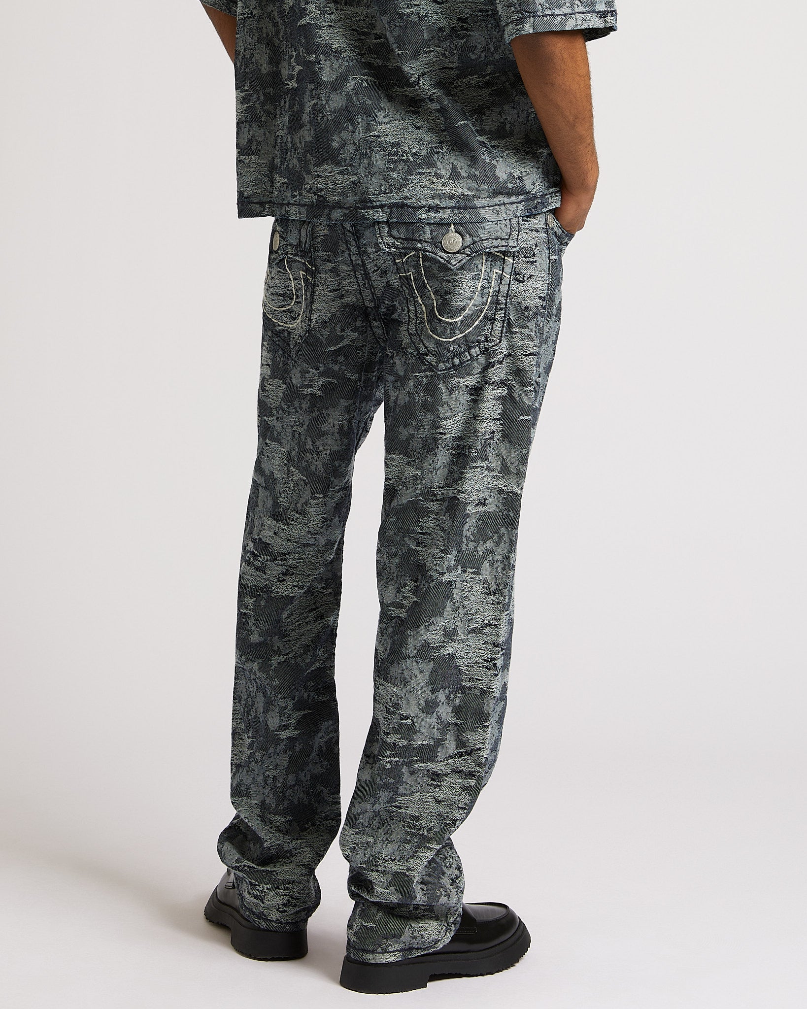 BOBBY SUPERT FLAP 32" JACQUARD - MIDNIGHT RIDER DARK WASH