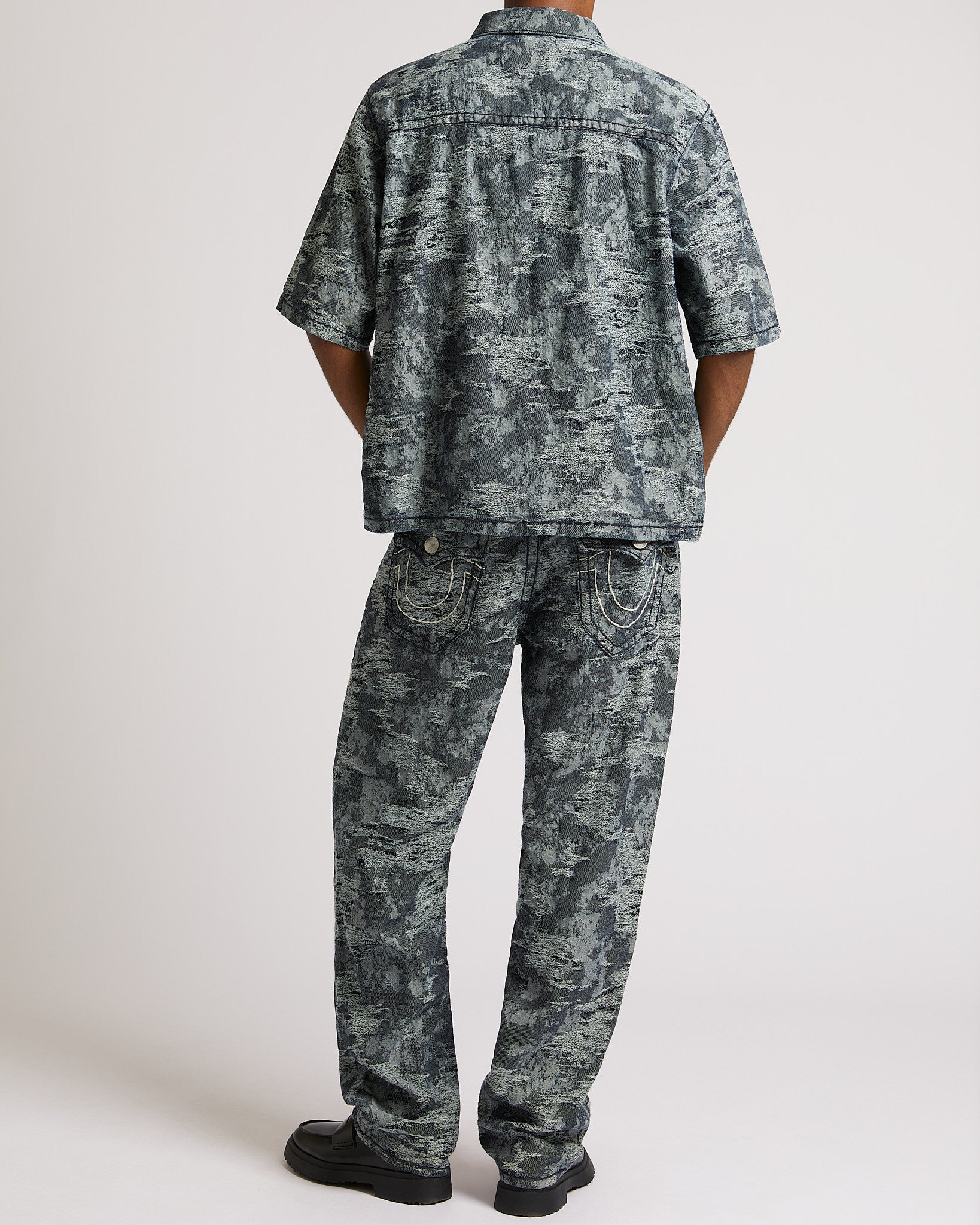 BOBBY SUPERT FLAP 32" JACQUARD - MIDNIGHT RIDER DARK WASH