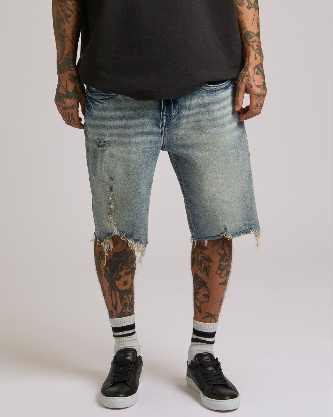 BOBBY SHORTS - VINTAGE MEDIUM WASH W RIPS